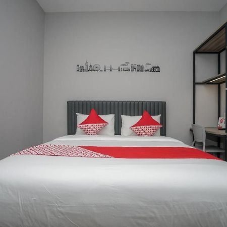 Oyo 568 Rajawali Homestay Palembang Exterior foto