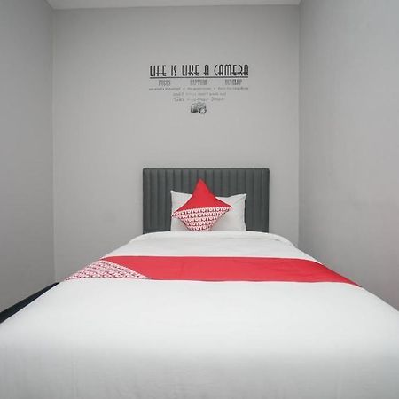 Oyo 568 Rajawali Homestay Palembang Exterior foto