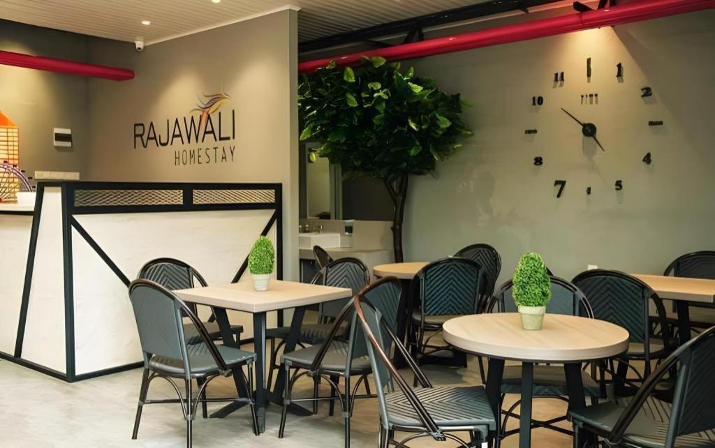 Oyo 568 Rajawali Homestay Palembang Exterior foto