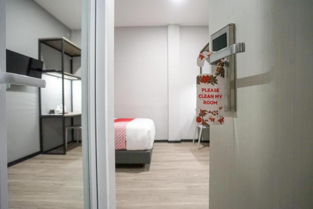 Oyo 568 Rajawali Homestay Palembang Exterior foto