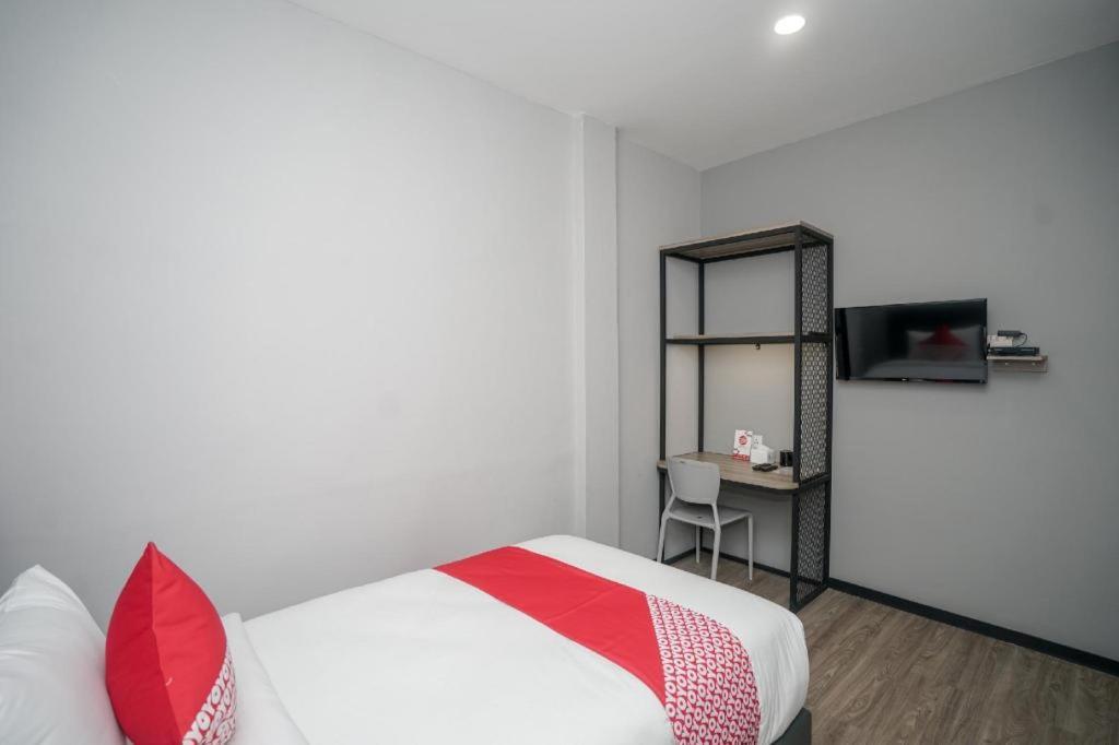 Oyo 568 Rajawali Homestay Palembang Exterior foto