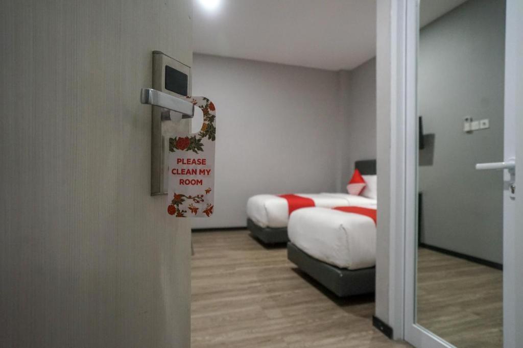 Oyo 568 Rajawali Homestay Palembang Exterior foto