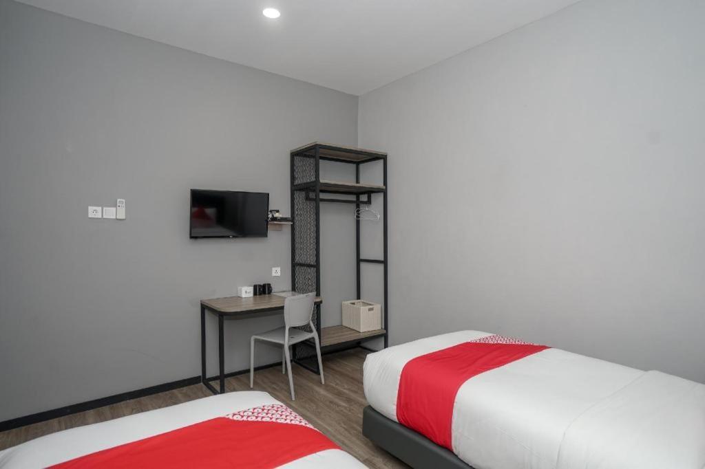 Oyo 568 Rajawali Homestay Palembang Exterior foto