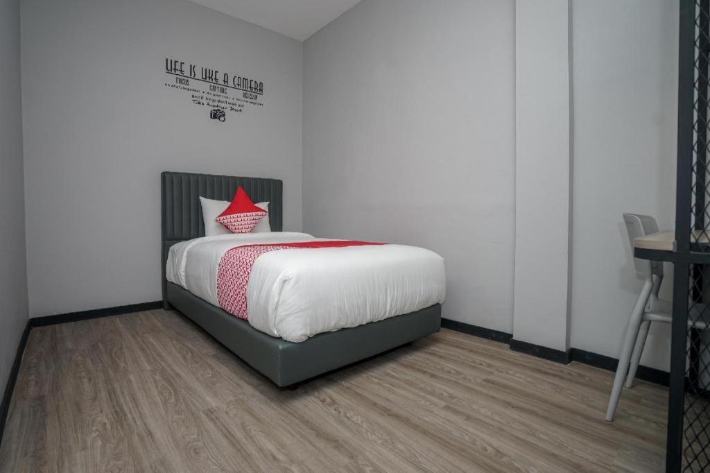Oyo 568 Rajawali Homestay Palembang Exterior foto