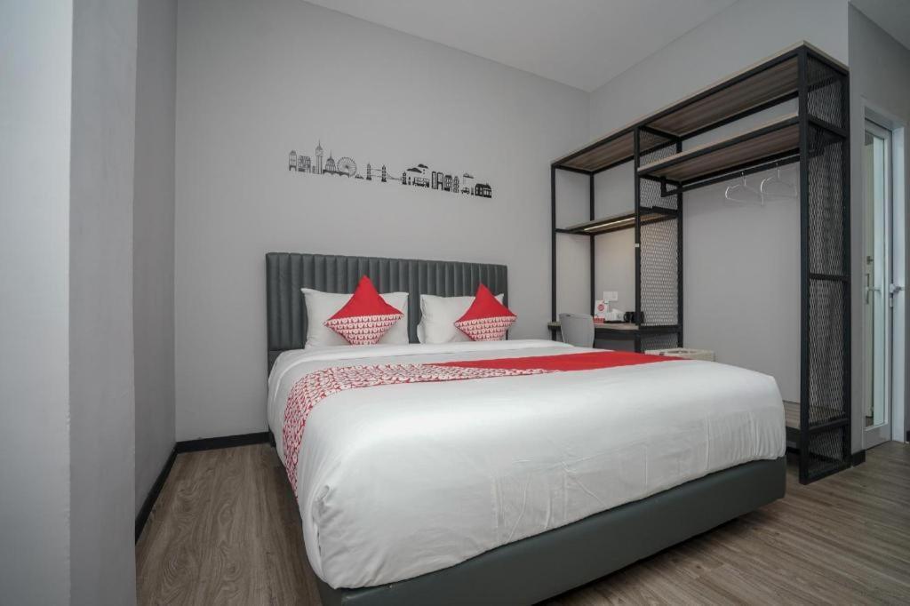 Oyo 568 Rajawali Homestay Palembang Exterior foto