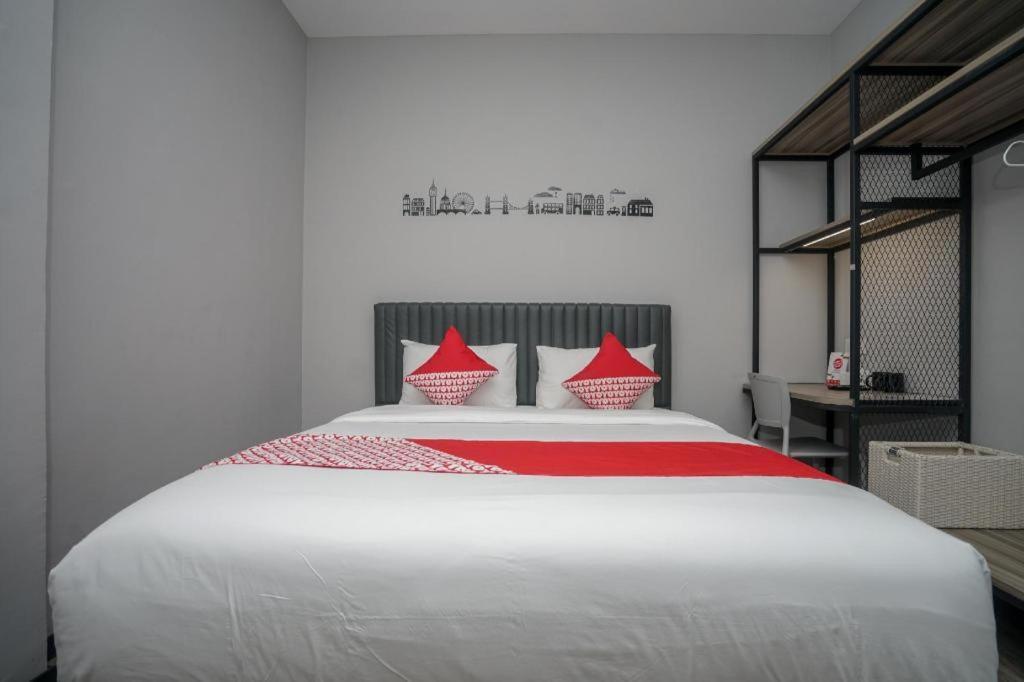 Oyo 568 Rajawali Homestay Palembang Exterior foto