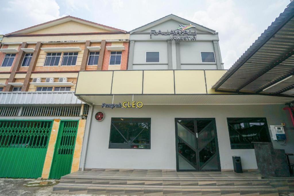 Oyo 568 Rajawali Homestay Palembang Exterior foto