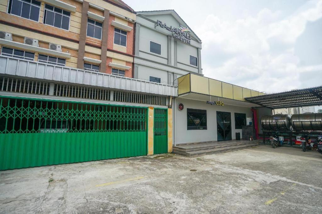 Oyo 568 Rajawali Homestay Palembang Exterior foto