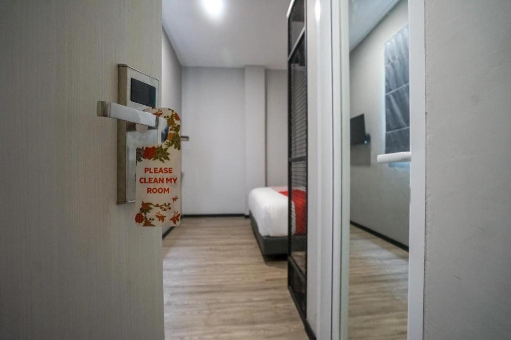 Oyo 568 Rajawali Homestay Palembang Exterior foto