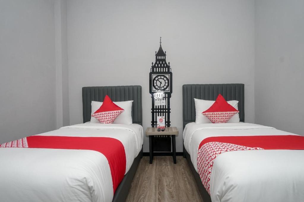 Oyo 568 Rajawali Homestay Palembang Exterior foto