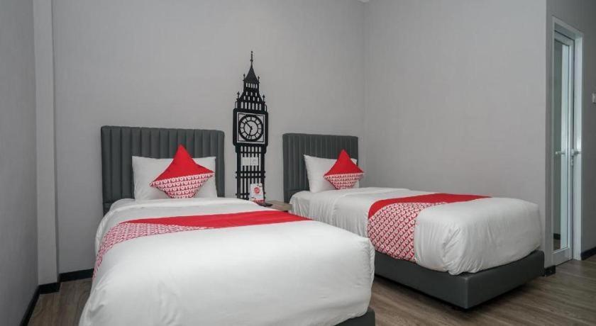 Oyo 568 Rajawali Homestay Palembang Exterior foto