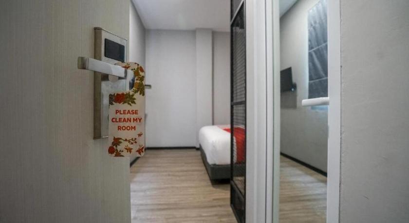 Oyo 568 Rajawali Homestay Palembang Exterior foto